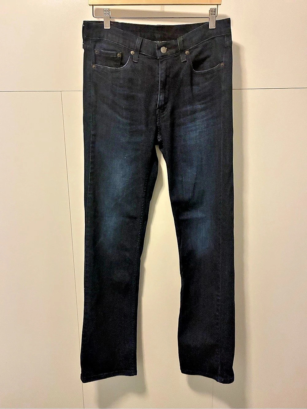 Men’s Levi's 514 Straight Leg Jeans Dark Wash with Slight Fade 32W 34L Like New